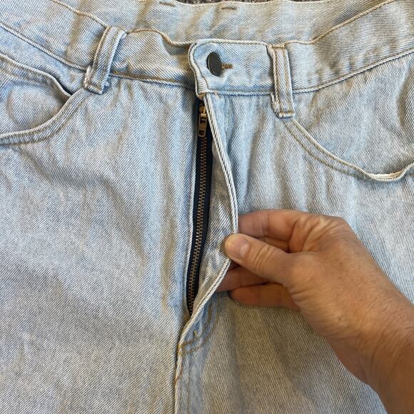 Vintage Women’s Lebon High Waisted Distressed Jean Shorts Size 15/16 (runs Small - Picture 2 of 9